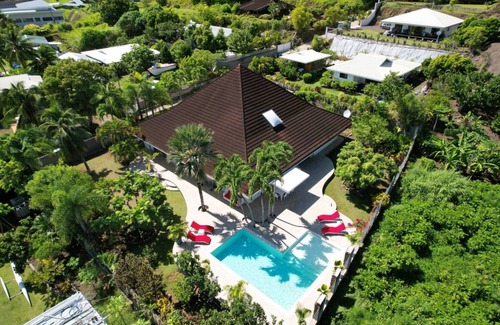 Nunue Villa | 570 m² Villa ∙ 3 bedrooms ∙ 6 guests