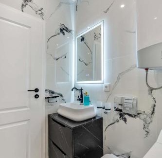 Cluj-Napoca Apartment | 59 Bleu H City Center Apart with FreeParking, AC, and an extra large comfy bed