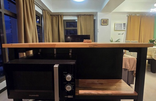 Pasay Condo | 59sq/m Spacious and Safe condo+free parking+Manila Bay Sunset view/WiFi&NetFlx