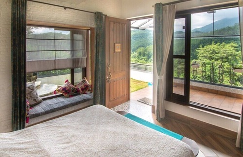 Bullawala Villa | 5B-BLUEDOOR-DEHRADUN · Rustic Art Deco Boutique Villa with stunning views
