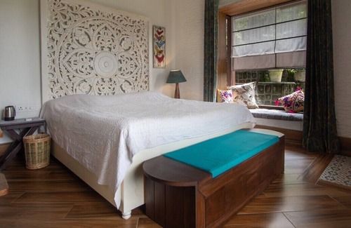 Bullawala Villa | 5B-BLUEDOOR-DEHRADUN · Rustic Art Deco Boutique Villa with stunning views