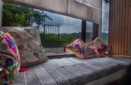 Bullawala Villa | 5B-BLUEDOOR-DEHRADUN · Rustic Art Deco Boutique Villa with stunning views