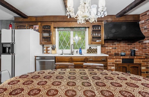 Norwich House | 5BD/2BA Cabin-Style Home in the Heart of Norwich, Close to Casinos
