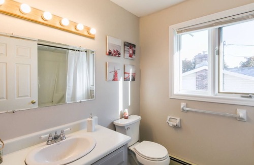 Charlottetown House | 5bd 2bt - Min from Charlottetown - Sleep 9
