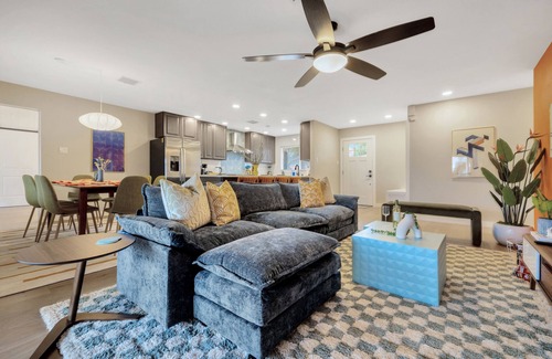 Mission Hills South House | 5bd: 3min to UT - Nearby Army & Navy Enlisting