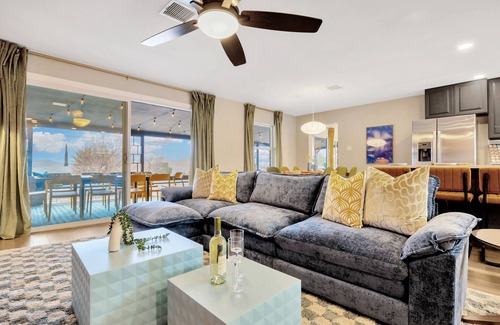 Mission Hills South House | 5bd: 3min to UT - Nearby Army & Navy Enlisting