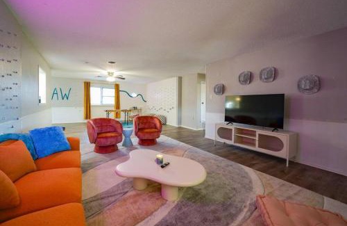 Bowie House | 5BD Eclectic Home, Lubbock, BBQ, Downtown 10mins
