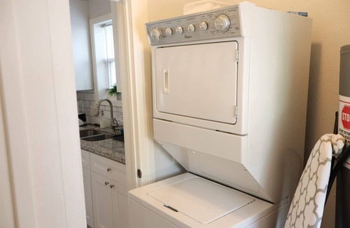 Riverside Terrace House | 5BD Historic Retreat Parking Fast Wi-fi L Groups