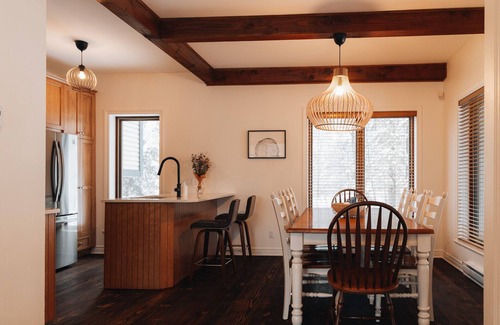 Mont-Tremblant House | 5BD Scani Chic! Mountain View! 6 mins to Skiing!