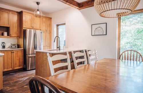 Mont-Tremblant House | 5BD Scani Chic! Mountain View! 6 mins to Skiing!