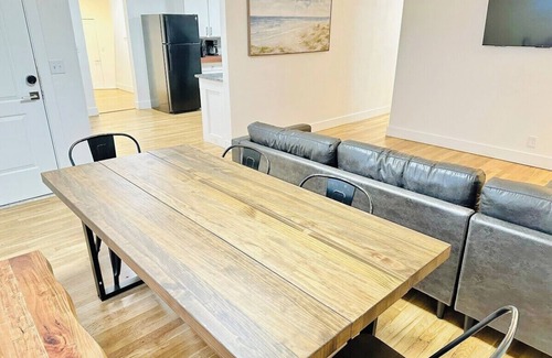 Reno House | 5Bdr/3Baths/7TVs/Sleeps18/11 Beds/Pet OK