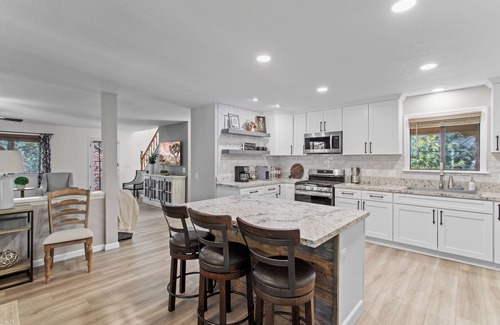 Lake Arrowhead House | 5BDR Stay w/Fireplace, Game room & Family-Friendly Amenities | Arrowhead Chalet