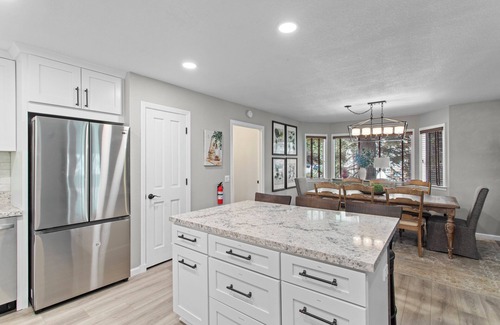 Lake Arrowhead House | 5BDR Stay w/Fireplace, Game room & Family-Friendly Amenities | Arrowhead Chalet
