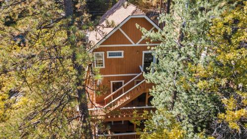 Lake Arrowhead House | 5BDR Stay w Fireplace Game room Family-Friendly Amenities Arrowhead Chalet by AvantStay