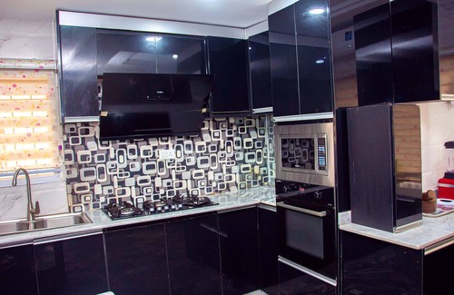 Abuja House | 5bed - Professional Chef, Super Host, 24/7 WiFi, Power & Security