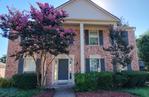 Cedar Hill House | 5BR/2.5BA Colonial Home Near AT&T and Globe Life
