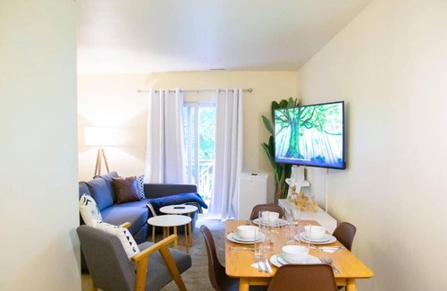 Arborview Neighborhood House | 5BR/2.5BA Entire Duplex, Easy Walk to Downtown A2