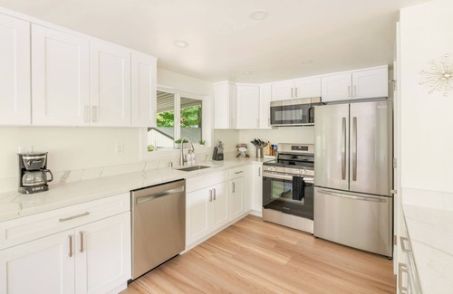 Victory Heights House | 5BR Family Retreat @ Private Creek w/Yoga & Forest Bathing, Firepit BBQs Games
