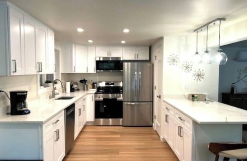 Victory Heights House | 5BR Family Retreat @ Private Creek w/Yoga & Forest Bathing, Firepit BBQs Games