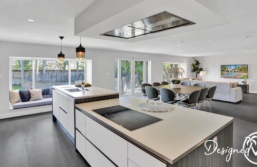 Royal Poinciana House | 5BR Fun Zone: Pool, Rooftop, Games & Beach Nearby!