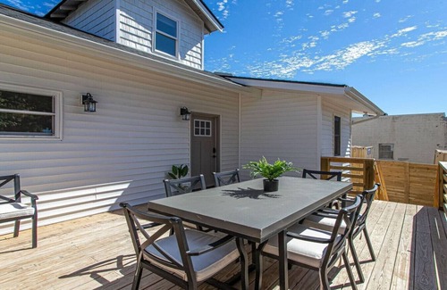 Knoxville House | 5BR Happy Holler Home >3 min to Downtown + Deck