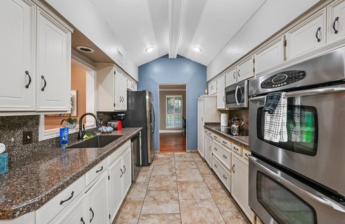 Buckingham House | 5BR House/Resort Style Heated Pool/Tub, Pool Table/King Bed