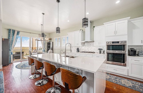 Hudson Villa | 5BR King’s Retreat Grand Villa w/Patio + Views