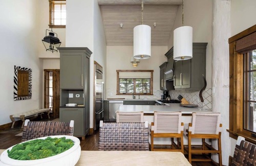 Spanish Peaks Cabin | 5BR Luxury Cabin with Private Hot Tub & Direct Ski Access