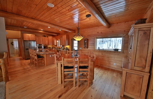 Innsbruck Val Moritz House | 5BR Luxury Mountain Home: Large Hot Tub, 3 Living areas, 3 Master Suites