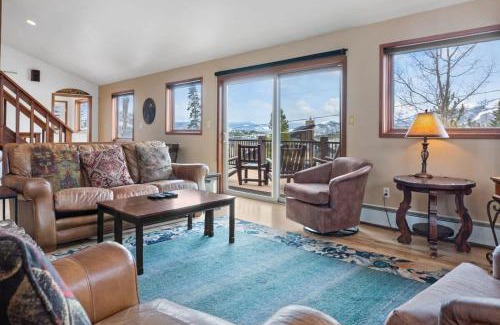 Wildernest House | 5BR Mountain Retreat with Hot Tub and Sauna