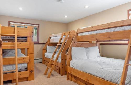 Wildernest House | 5BR Mountain Retreat with Hot Tub and Sauna
