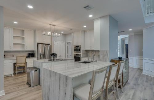 Rowlett House | 5BR Oasis w Pool Steps from Lake Ray Hubbard