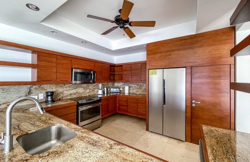 Pristine Bay Villa | 5BR Oceanfront Villa at Las Verandas (1)
