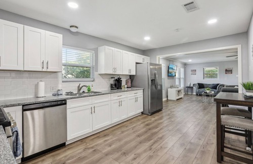 MacGregor House | 5BR w/Gameroom & 1K WiFi - Med Ctr, Downtown, NRG - Sleeps 15