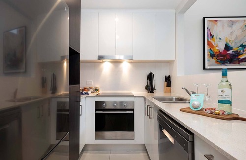 Wooloowin House | 5km to City & Airport|Huge Townhouse|3 Bathrooms