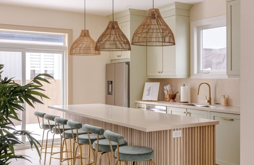 Port Weller House | 5min walk to beach! Perfect for a Girls Getaway, local wineries & restaurants!