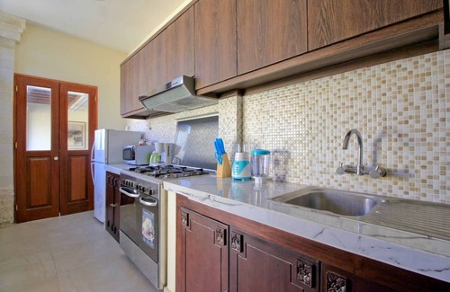Batubelig Villa | 5Min WALK TO Beach-PRIVATE POOL UMA LIMA 3BR VILLA