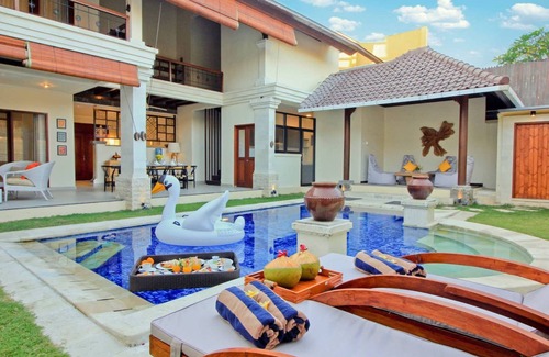 Batubelig Villa | 5Min WALK TO Beach-PRIVATE POOL UMA LIMA 3BR VILLA