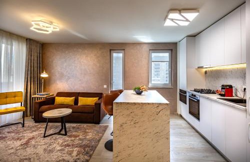 Brasov Apartment | 5th Floor Executive Apartment with Balcony and Free Parking