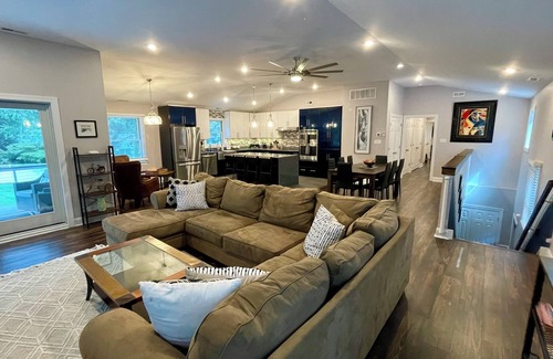 Cape May Court House House | 6,000 Sq.ft. 18 Guests, 7-Bed, 6-Bath, Pool, Spa, Outdoor Kitchen, Garden, WIFI.