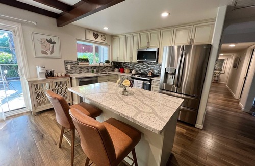 Chico House | 6 bd, 3 bath, Sleep 14+, AC, Very Clean, Luxury, spacious, kid friendly, WiFi