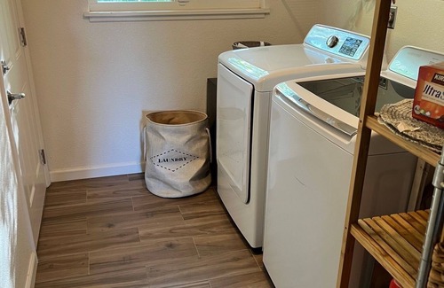 Chico House | 6 bd, 3 bath, Sleep 14+, AC, Very Clean, Luxury, spacious, kid friendly, WiFi
