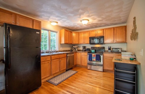 Bonnet Shores House | 6 Bdrm Home in the Bonnet Shores Neighborhood!