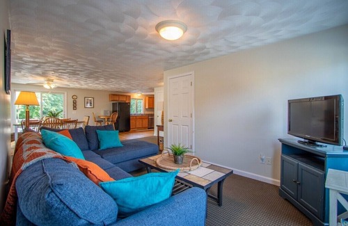 Bonnet Shores House | 6 Bdrm Home in the Bonnet Shores Neighborhood!
