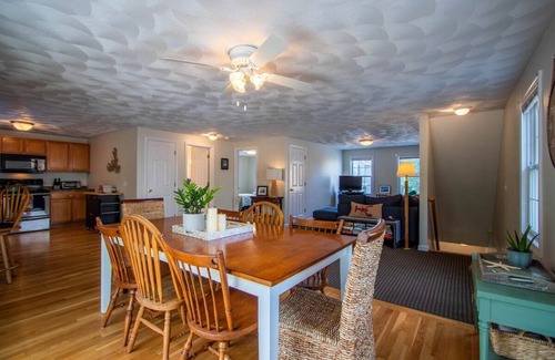 Bonnet Shores House | 6 Bdrm Home in the Bonnet Shores Neighborhood!