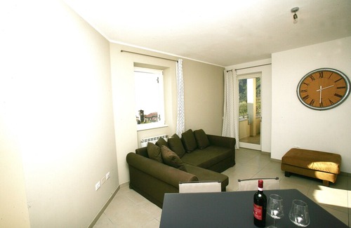 Aer Apartment | 6 bed apartment - lake view, sauna, swimming pool