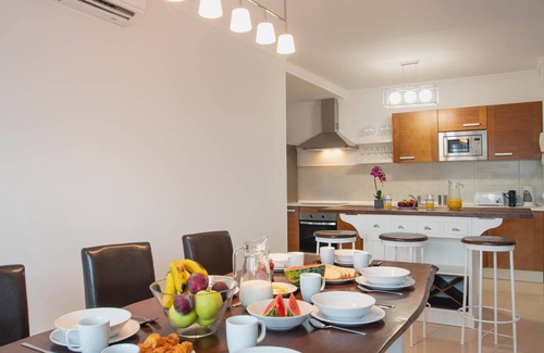 Playa Blanca Villa | 6 Bed Holiday Villa | Heated Pool | Hot Tub | Beach & Waterparks | Playa Blanca