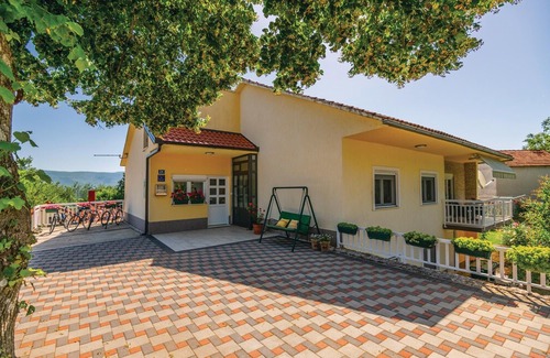 Zmijavci House | 6 bedroom accommodation in Zmijavci