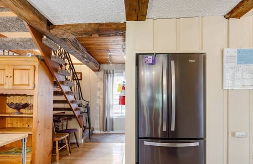 The Blue Mountains Ski Chalet | 6 Bedroom Chalet w Hot Tub in a Park Like Setting