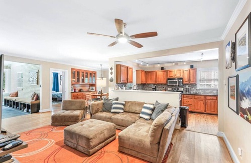 Atlanta House | 6 Bedroom Family Home Near Emory & CDC